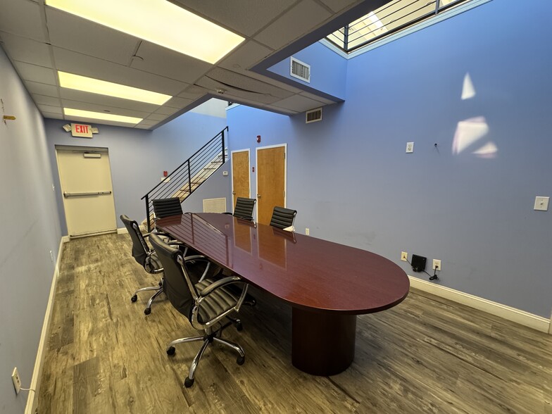 More Photos Of 217 River Ave, Patchogue Warehouse For Lease