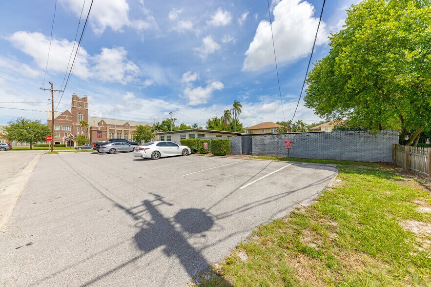 More Photos Of 5009 N Central Ave, Tampa Office For Lease