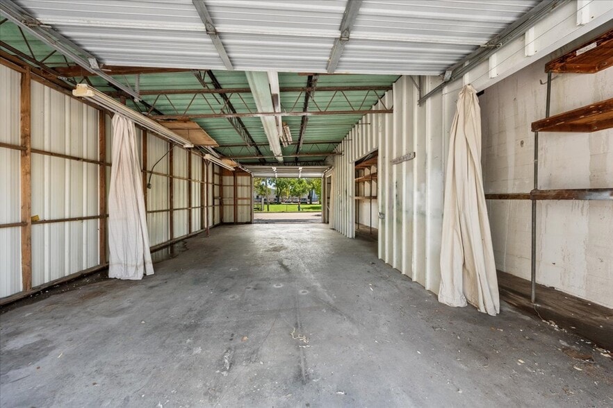 More Photos Of 1901 13th Ave N, Saint Petersburg Distribution For Lease