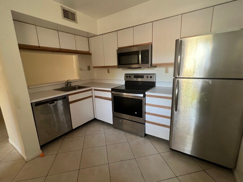 More Photos Of 711 NW 91st Ter, Plantation Apartments For Sale