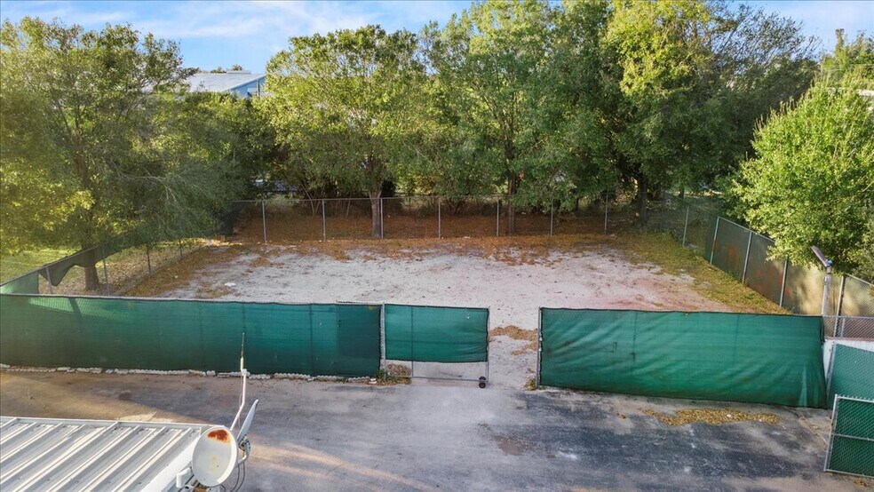 More Photos Of 1260-1296 SE Industrial Blvd, Port Saint Lucie Warehouse For Sale