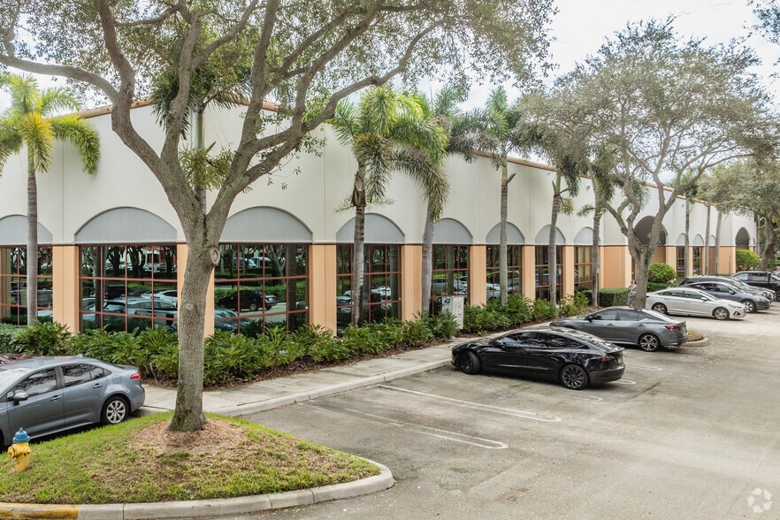 Primary Photo Of 2801-2881 Corporate Way, Miramar Light Distribution For Lease