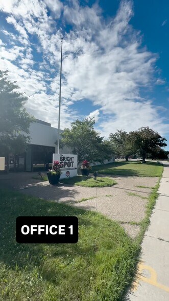 More Photos Of 2378 Wilshire Blvd, Mound Warehouse For Lease