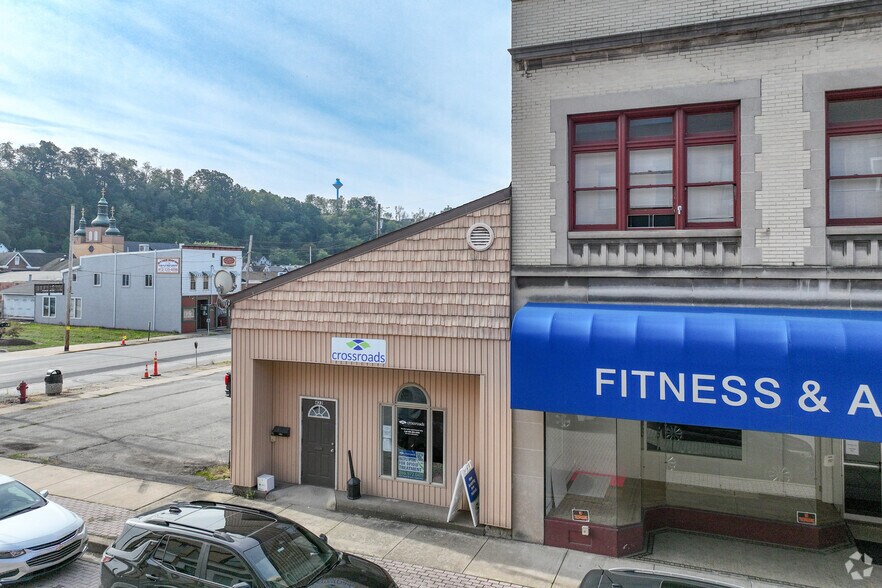 More Photos Of 422 Ford St, Ford City Office For Sale
