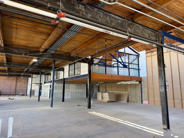 More Photos Of 515 28th St, Des Moines Storefront For Lease