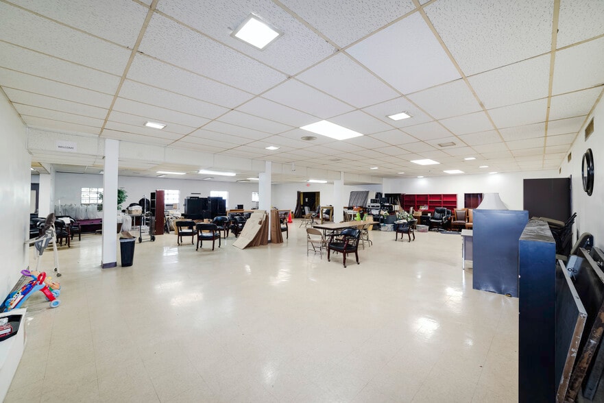 More Photos Of 1605 N Nebraska Ave, Tampa Religious Facility For Lease