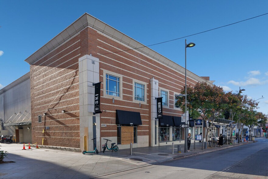 More Photos Of 402 Santa Monica Blvd, Santa Monica General Retail For Sale