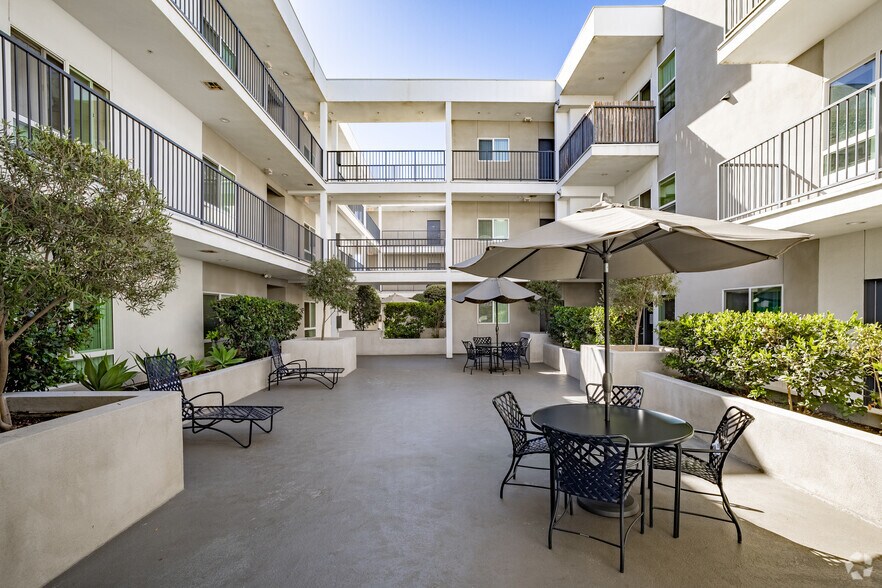 More Photos Of 401 S Grand View St, Los Angeles Apartments For Sale
