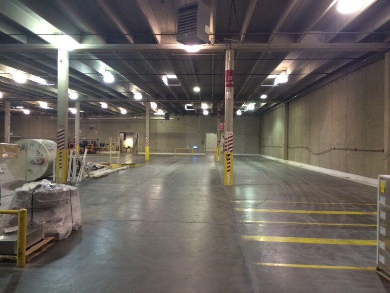 More Photos Of 816 E Funston St, Wichita Warehouse For Lease