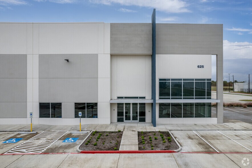 More Photos Of 625 Independence Pky, Deer Park Distribution For Lease
