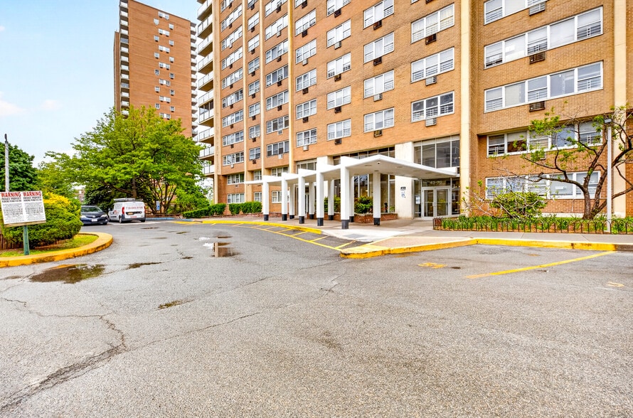 Primary Photo Of 4370 Kissena Blvd, Flushing Office For Lease