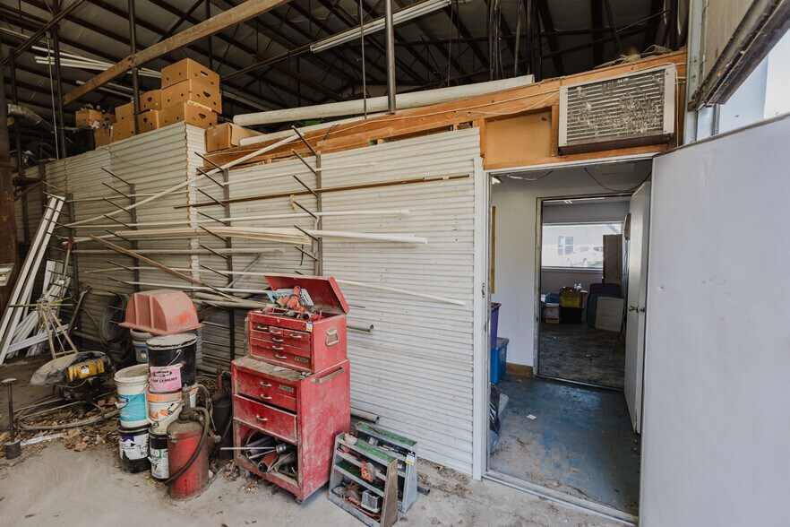 More Photos Of 410 N Commercial Ave, Sedgwick Storefront For Sale