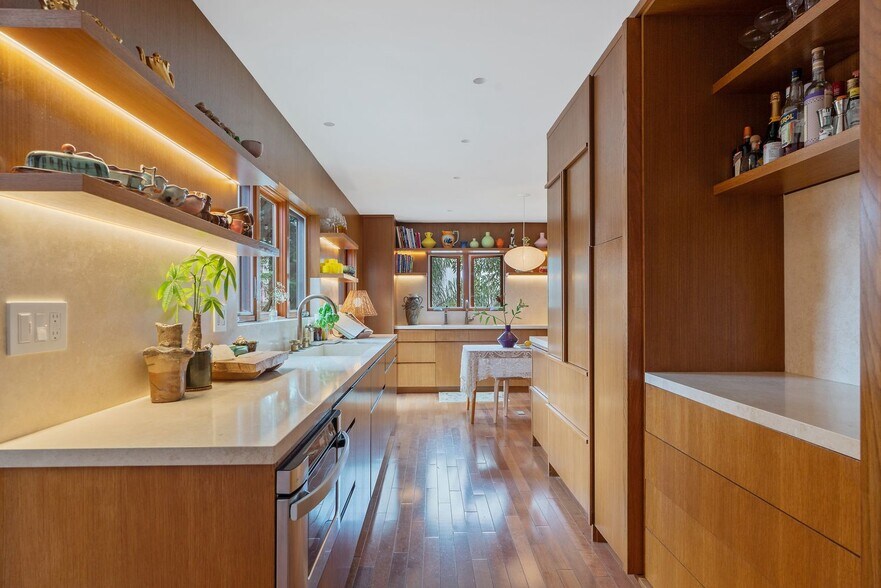 More Photos Of 1964 Vestal Ave, Los Angeles Office Residential For Sale