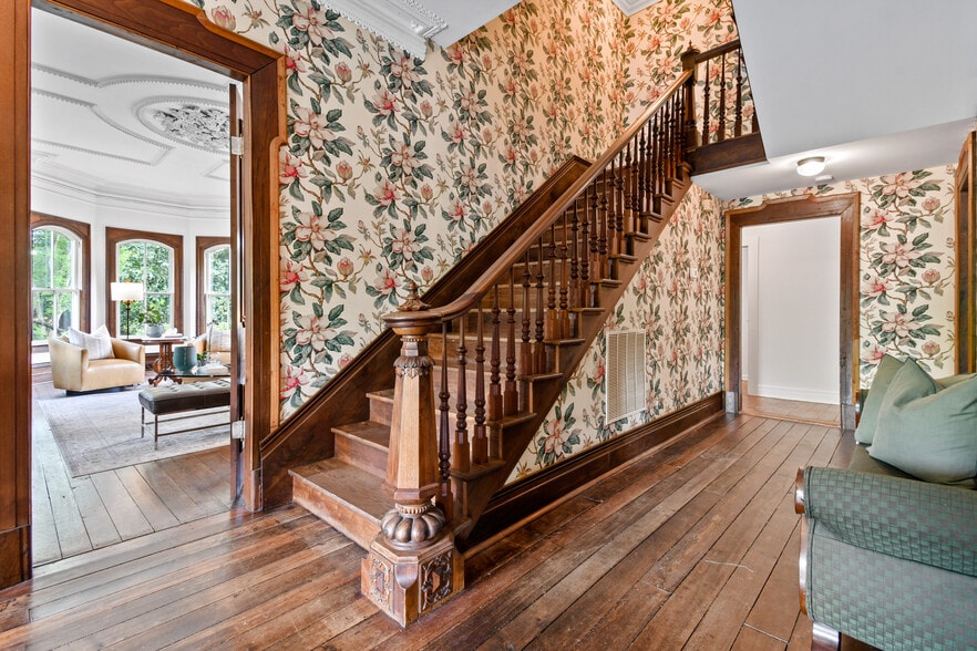 More Photos Of 204 Lawson St, Hot Springs Hotel For Sale