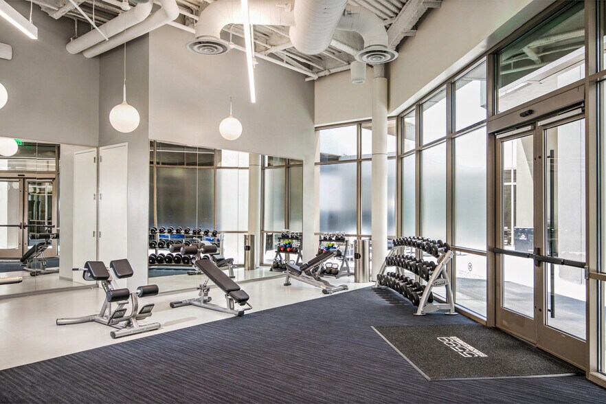 More Photos Of 5599 San Felipe St, Houston Office For Sale