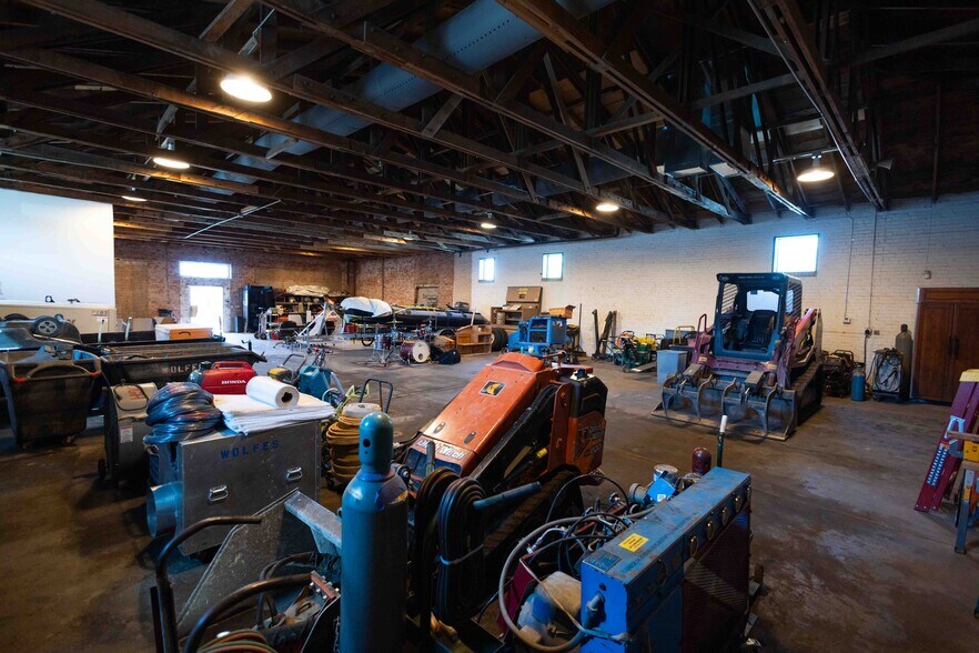 More Photos Of 718 W Polk St, Phoenix Manufacturing For Sale