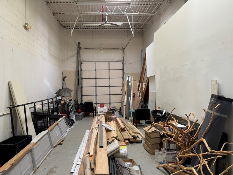 More Photos Of 1080-1098 Frances Dr, Streamwood Warehouse For Lease