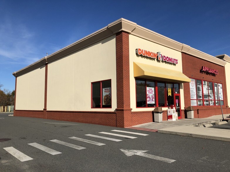 Primary Photo Of 262 Highland Ave, Salem Storefront For Lease