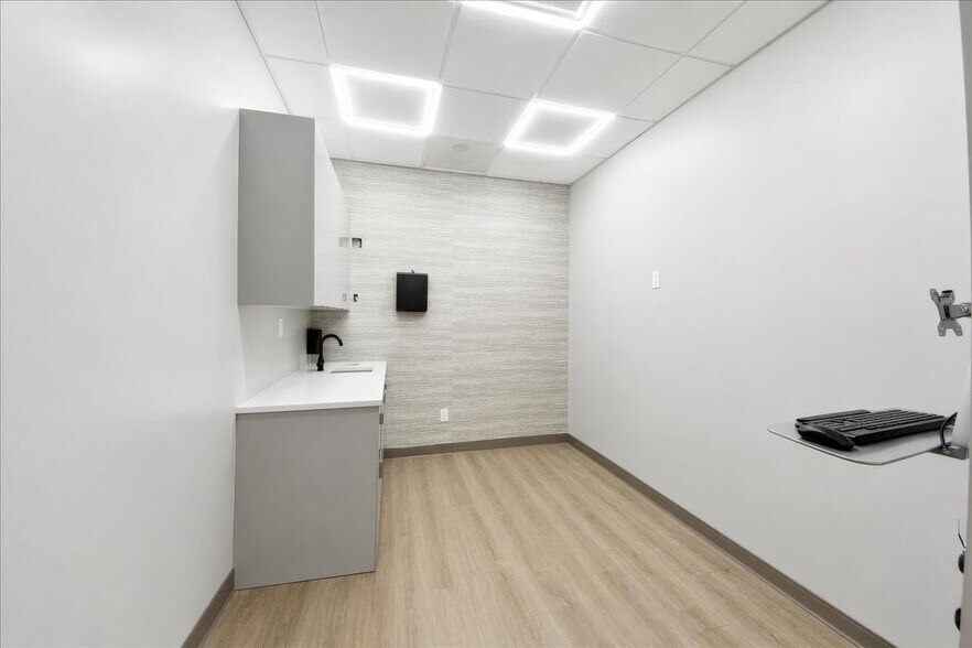 More Photos Of 860 Central Park Ave, Scarsdale Bank For Lease