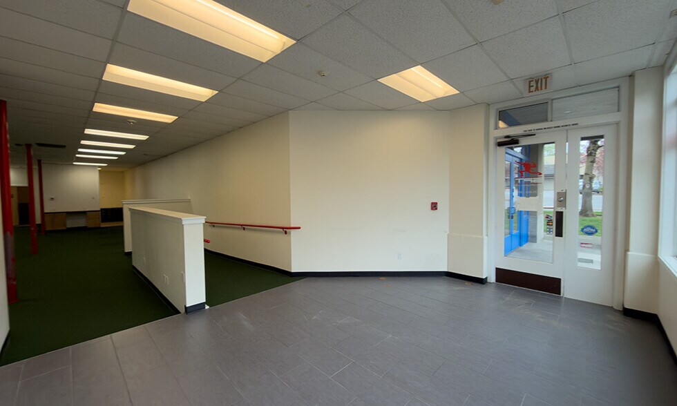 More Photos Of 10601-10607 NE 68th St, Kirkland Unknown For Lease