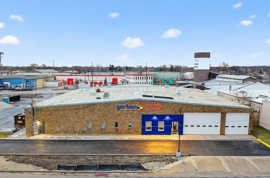 Primary Photo Of 5840 W Ogden Ave, Cicero Warehouse For Sale