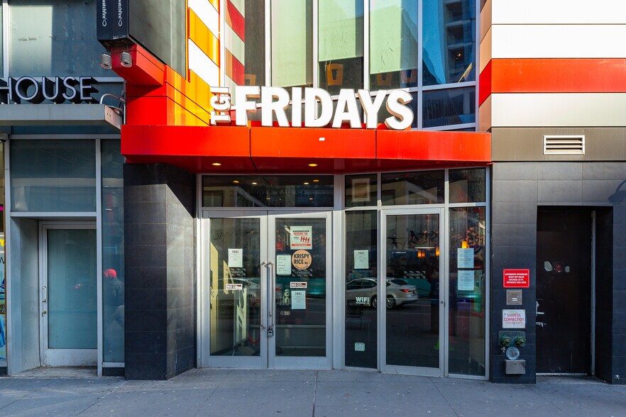 More Photos Of 211 W 34th St, New York Storefront For Sale