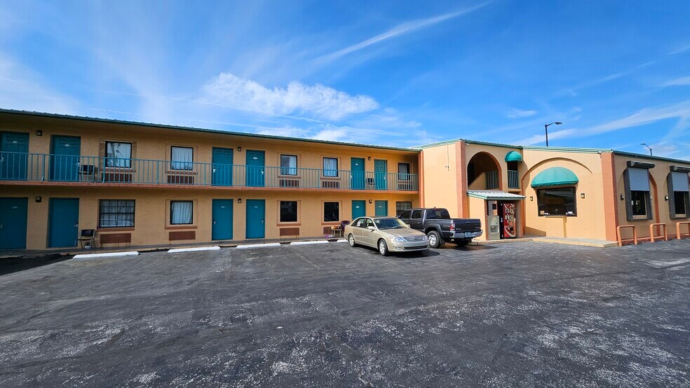 More Photos Of 670 E Vine St, Kissimmee Hotel For Sale