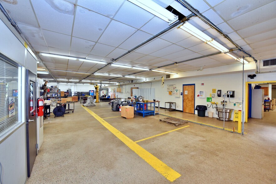 More Photos Of 315 Burke Dr, Morganton Light Manufacturing For Sale
