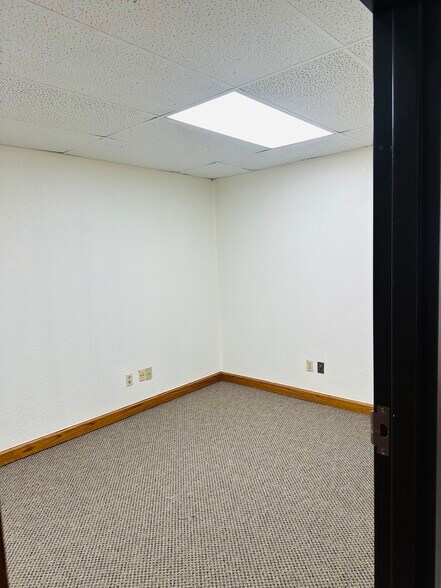 More Photos Of 11102 N Stratford Dr, Oklahoma City Office For Sale