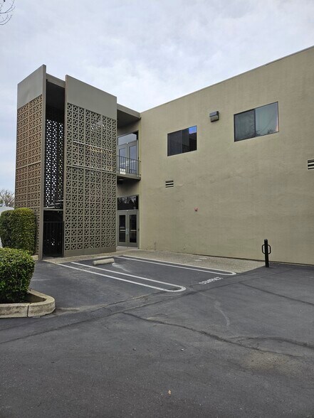 More Photos Of 700 Needham St, Modesto Light Distribution For Lease