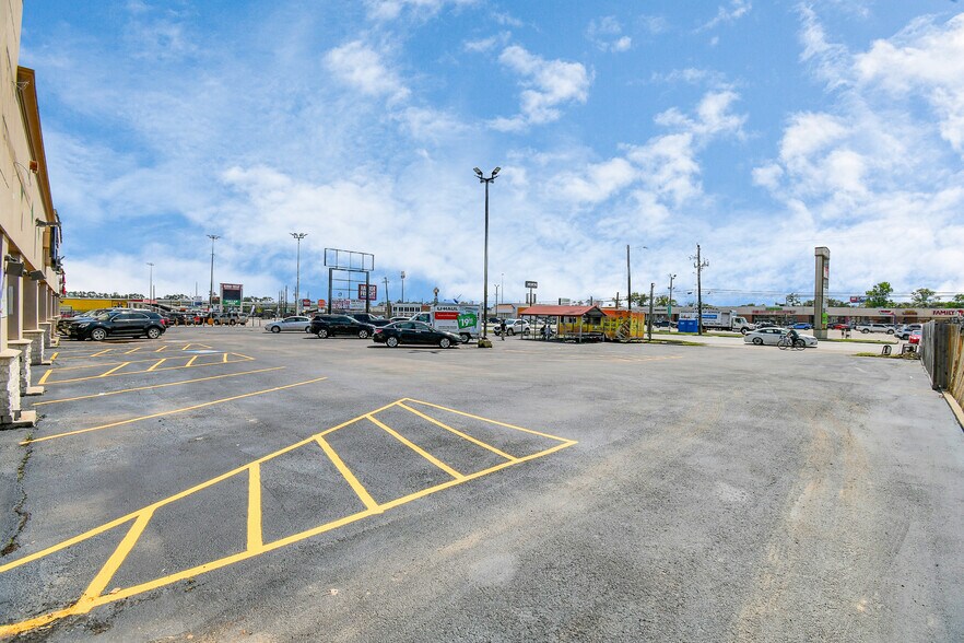 More Photos Of 5231 Aldine Mail Rd, Houston General Retail For Lease