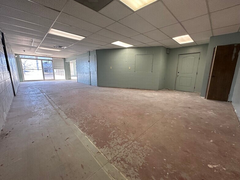 More Photos Of 514 S Broadway, Edmond Auto Dealership For Lease