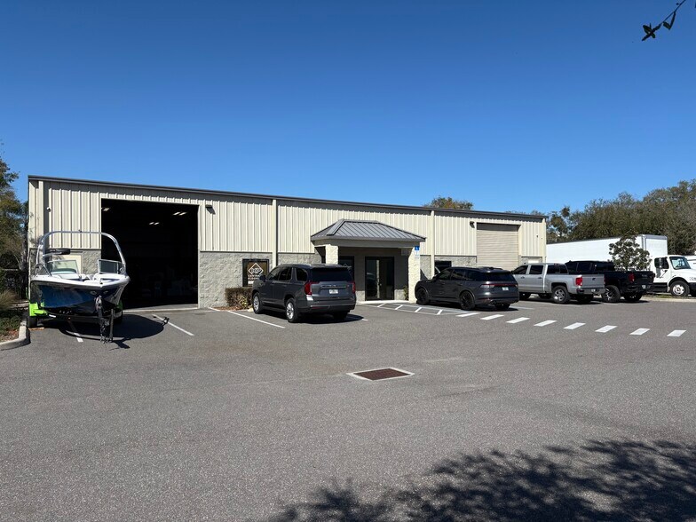 More Photos Of 400 Gordon St, Sanford Flex For Lease