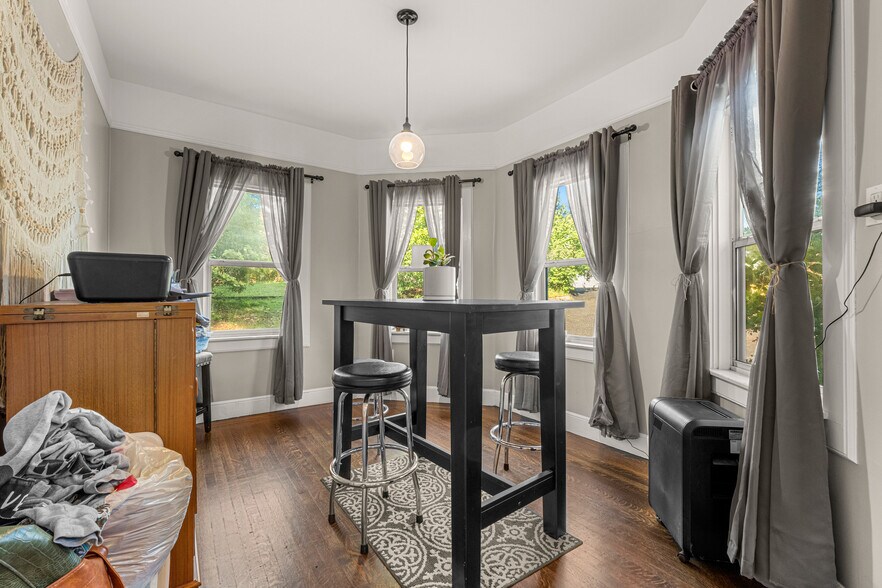 More Photos Of 320 Taylor Rd, Newcastle Specialty For Sale