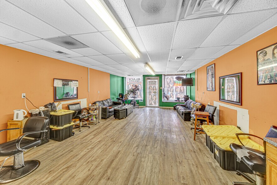 More Photos Of 5600-5612 W Division St, Chicago Storefront For Sale