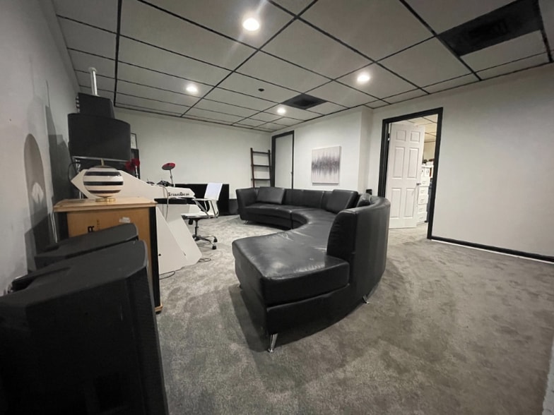 More Photos Of 4719-4731 Stamp Rd, Temple Hills Service For Sale