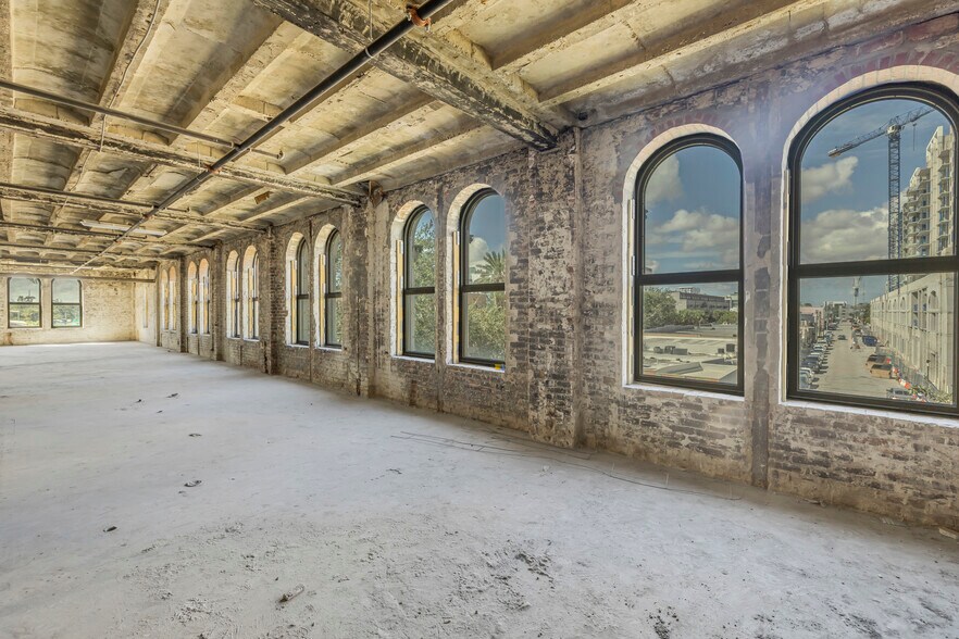 More Photos Of 895 Central Ave, Saint Petersburg Office For Lease