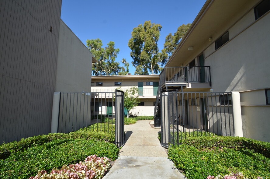 More Photos Of 3325 N Palo Verde Ave, Long Beach Medical For Lease