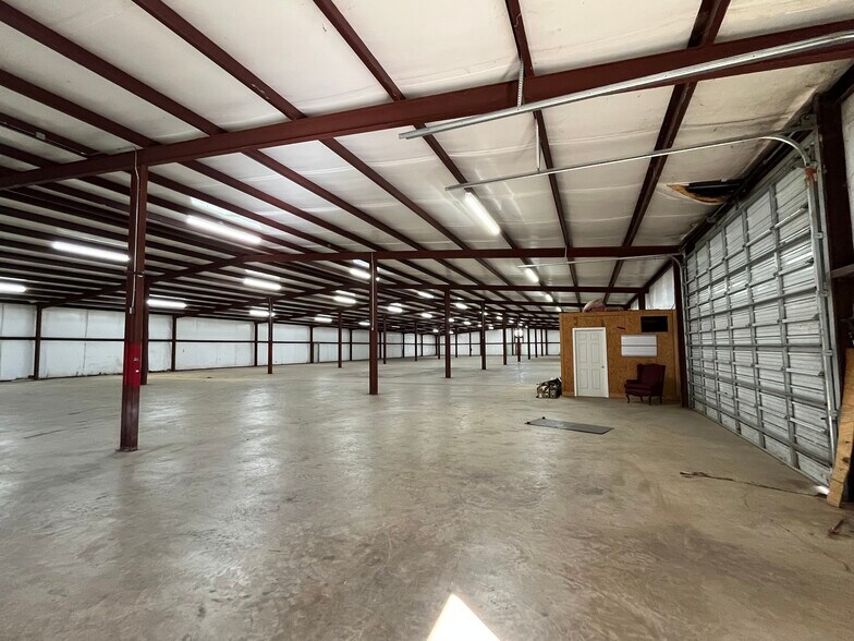 More Photos Of 286 Carter St, Okolona Warehouse For Lease