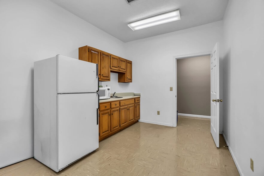 More Photos Of 5 Industrial Park Dr, Hendersonville Freestanding For Sale