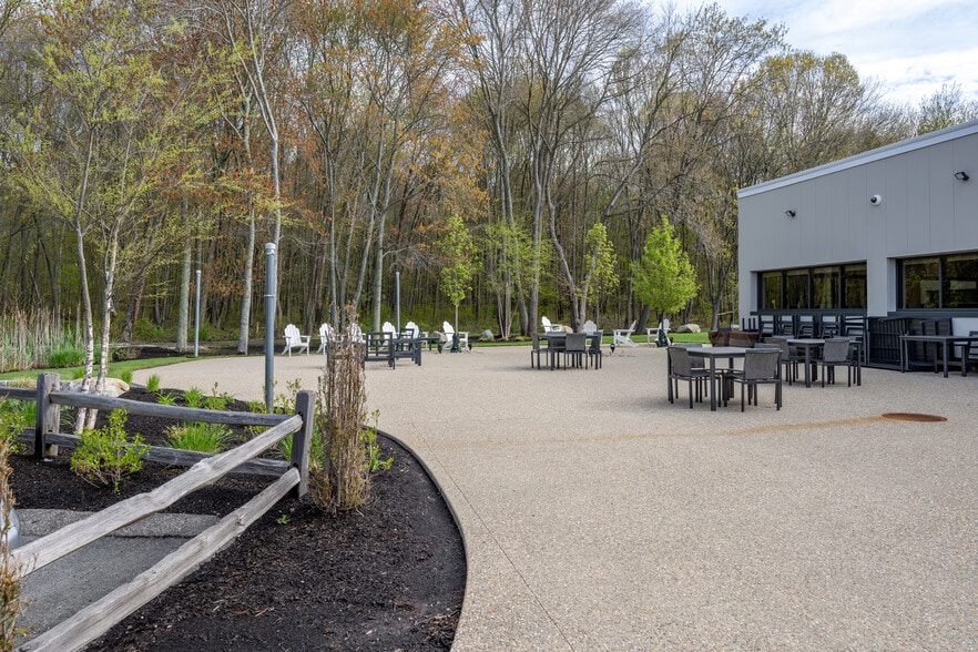 More Photos Of 115 Tripps Ln, Riverside Flex For Sale