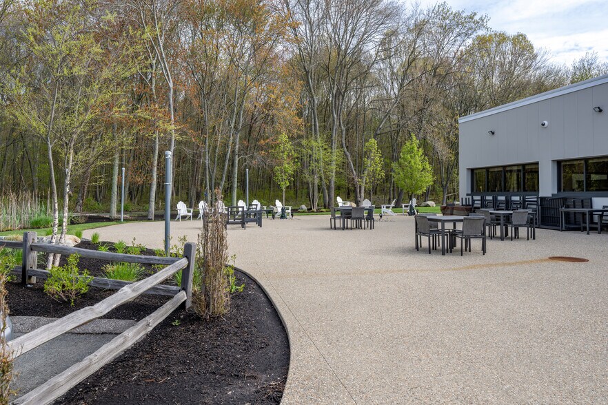 More Photos Of 115 Tripps Ln, Riverside Flex For Lease