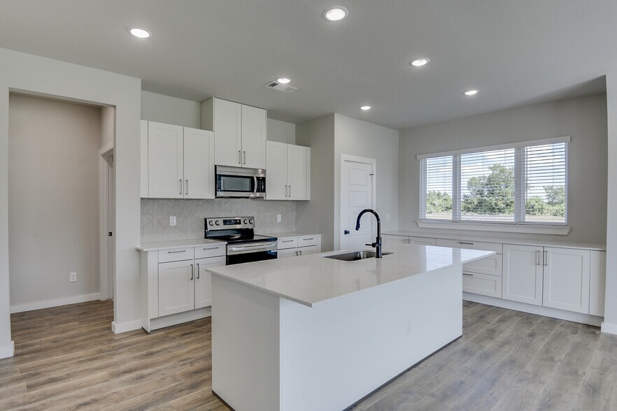 More Photos Of 4405 Clovis Ct, Midlothian Apartments For Sale