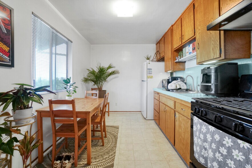 More Photos Of 2714 New Jersey St, Los Angeles Multifamily For Sale