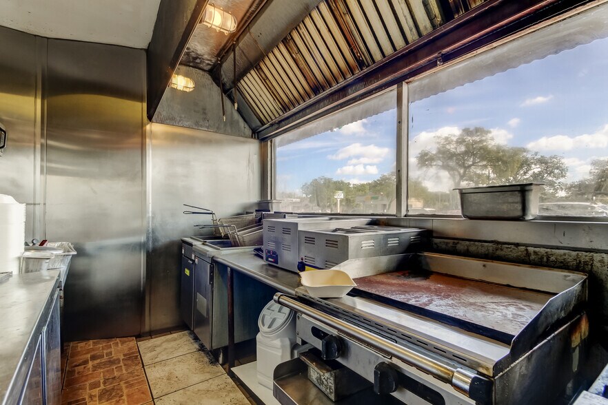 More Photos Of 3090 34th St N, Saint Petersburg Restaurant For Lease