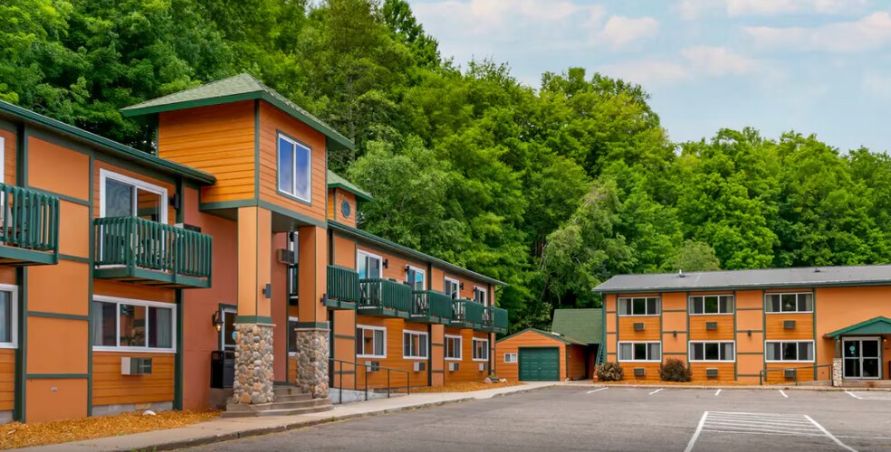 More Photos Of 2050 S US 41, Marquette Hotel For Sale