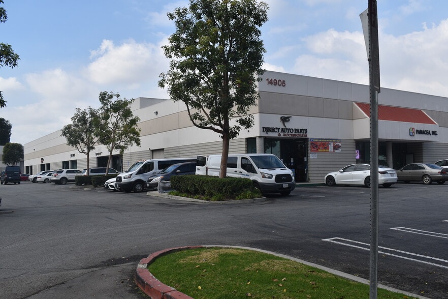 More Photos Of 14905 Paramount Blvd, Paramount Warehouse For Sale
