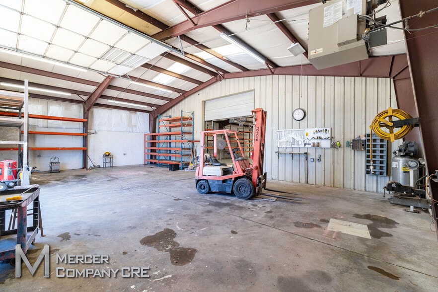 More Photos Of 10108 NW 10th St, Yukon Warehouse For Sale