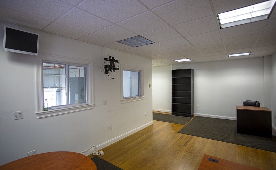 More Photos Of 55 Knox Trail, Acton Warehouse For Lease