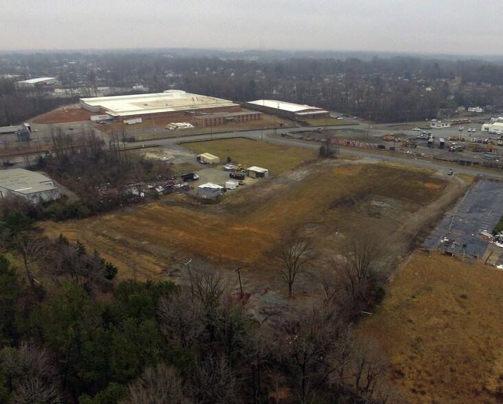 More Photos Of 402-404 Banner Ave, Greensboro Land For Lease
